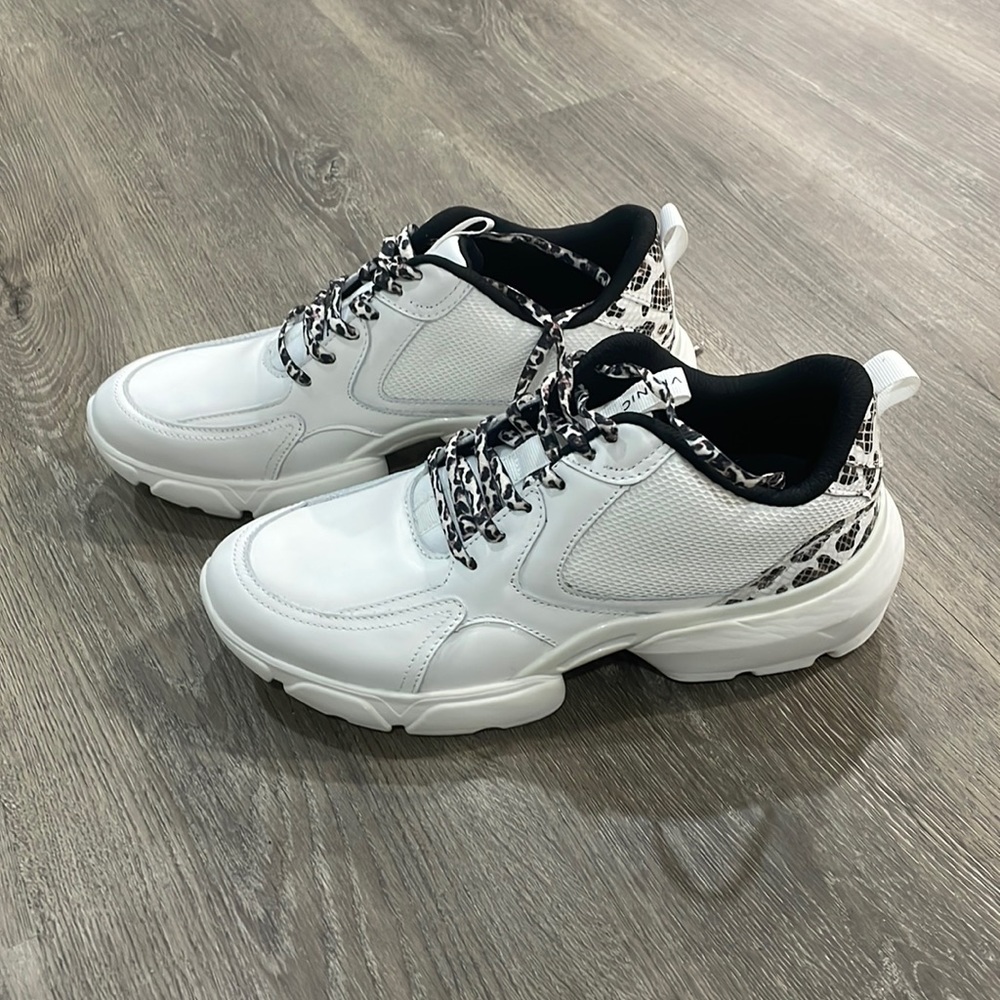NWT Vionic White Animal Print Leopard Sneaker 9